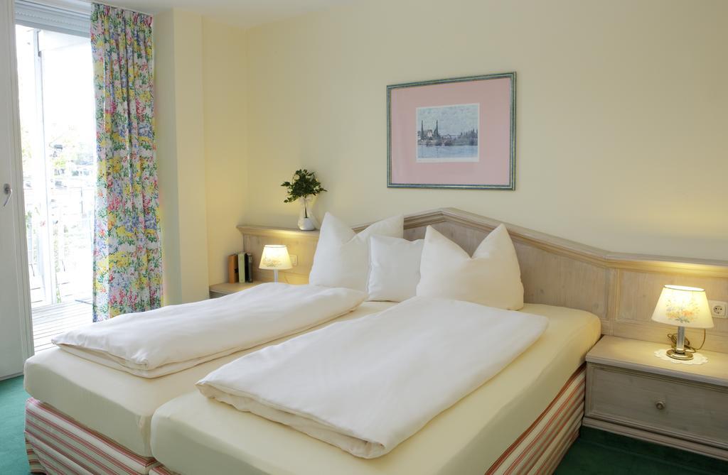 Haus Am Kurpark Apartment Bad Birnbach Phòng bức ảnh